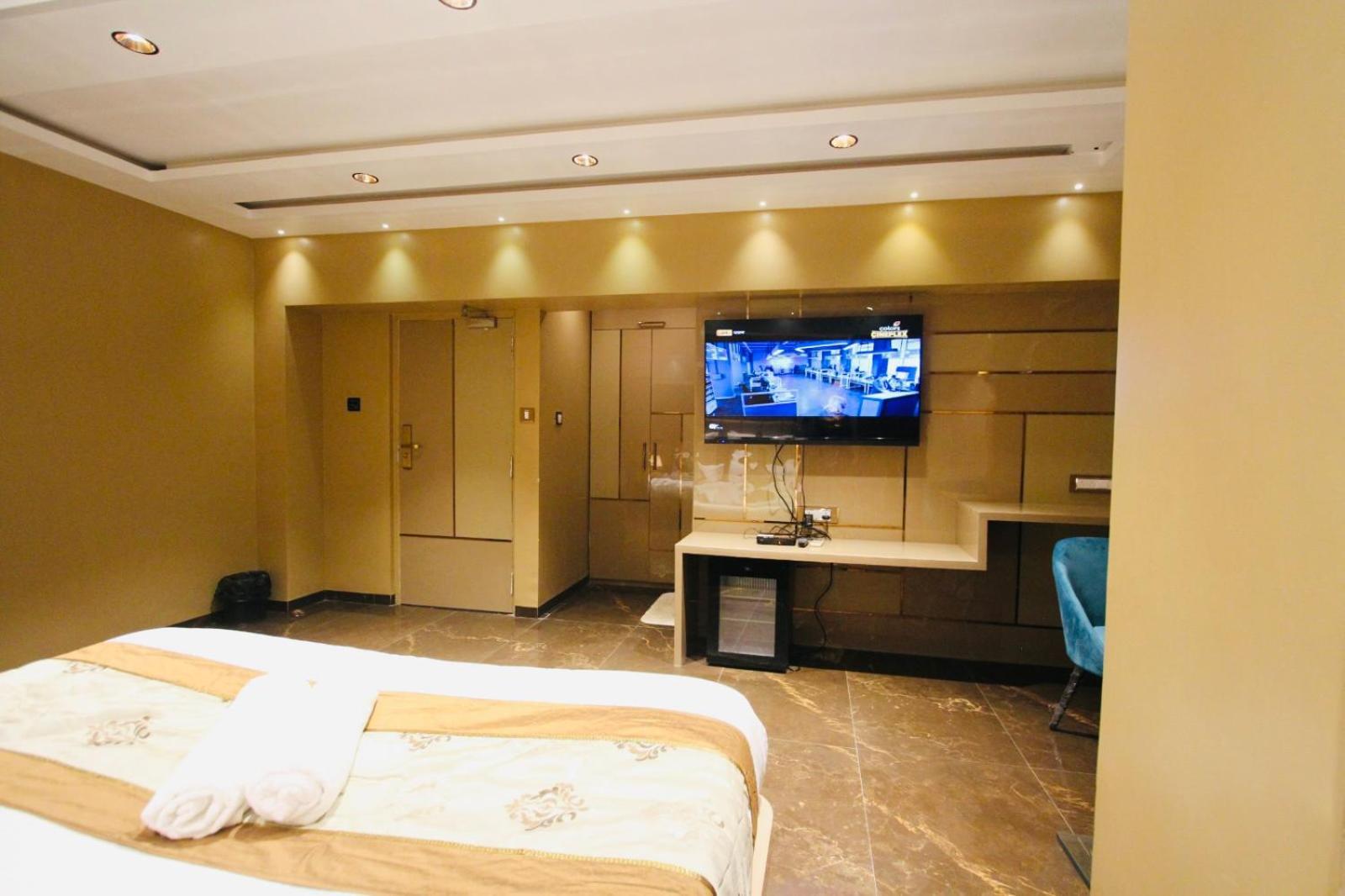 Home2 Renaissance Club — Photos 3